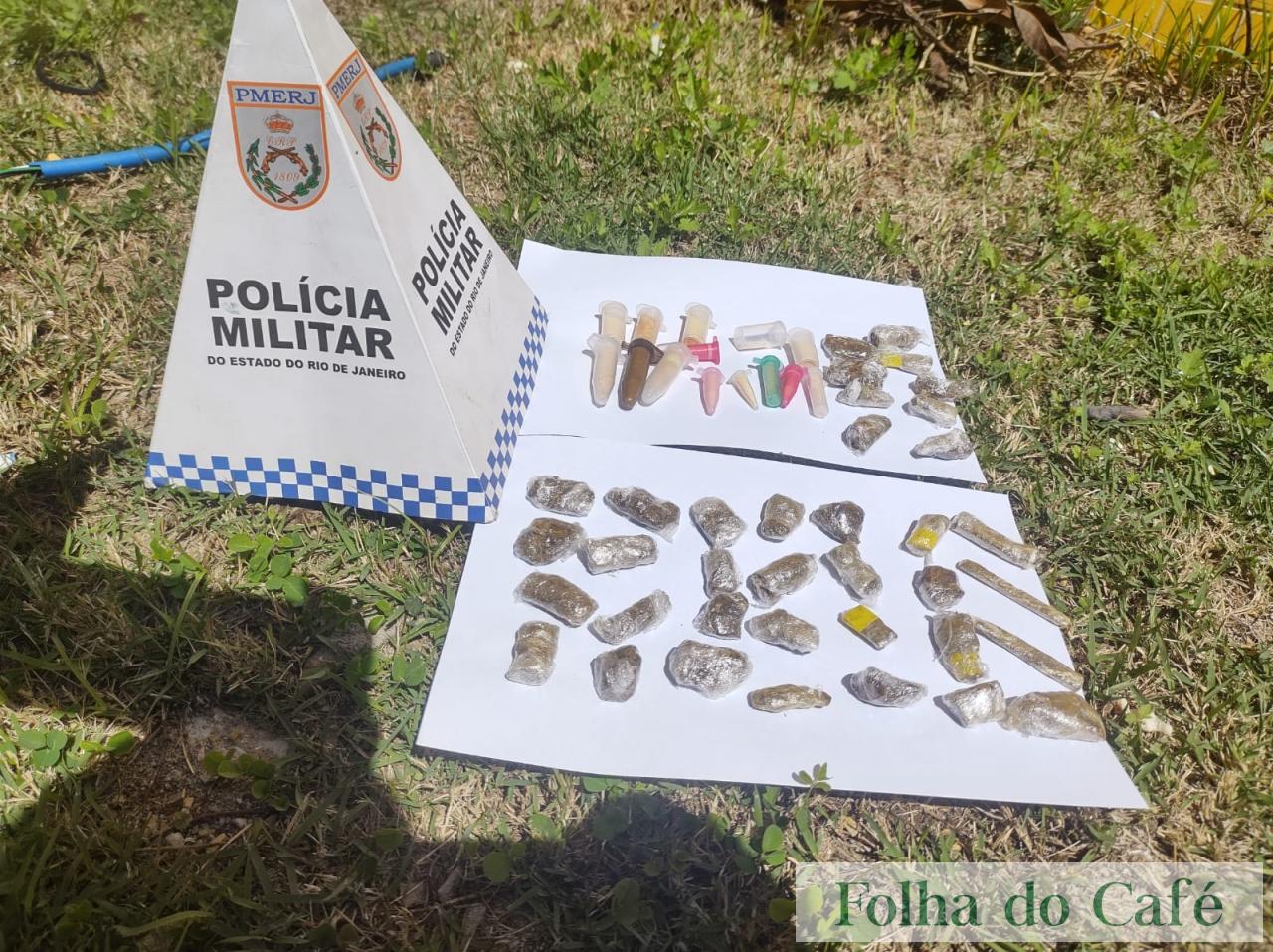 Polícia Militar apreende drogas em casa abandonada no bairro Asilo, em Piraí