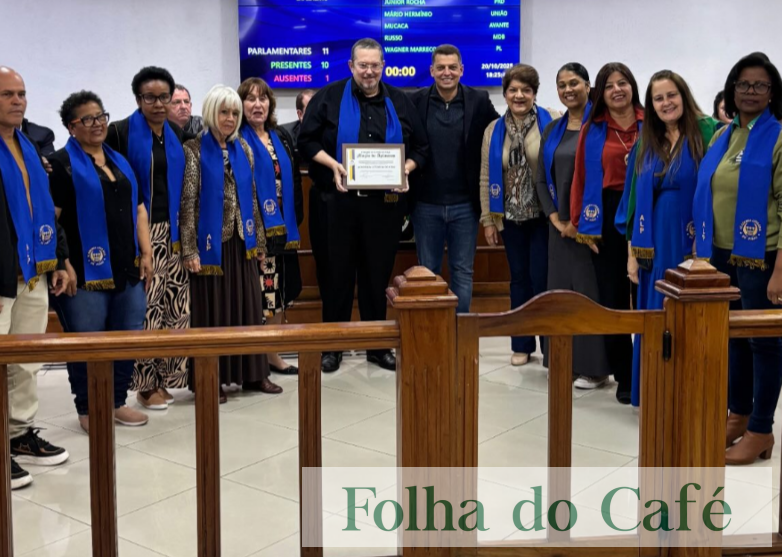Vereador Roberto Betão entrega Moção de Aplausos à Academia literária de Piraí