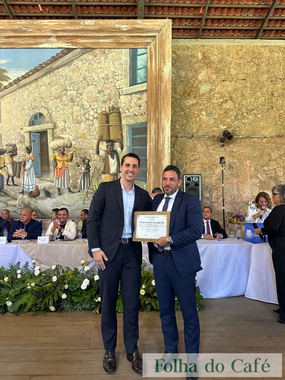 Dr. Carlos Lube recebe o título de Cidadão Mangaratibense no aniversário da cidade