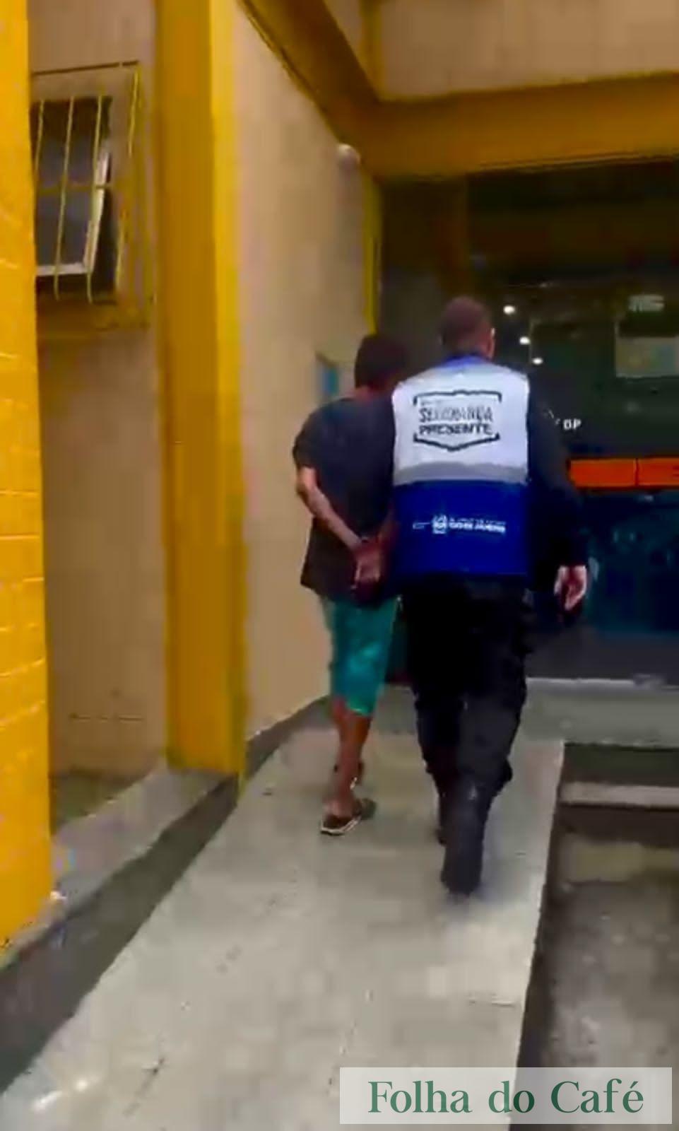 Piraí - Homem é preso após desacatar e ameaçar policiais no Centro