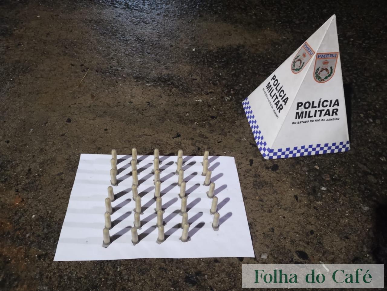 Piraí - Polícia Militar e agentes do Proeis apreendem drogas no bairro Asilo