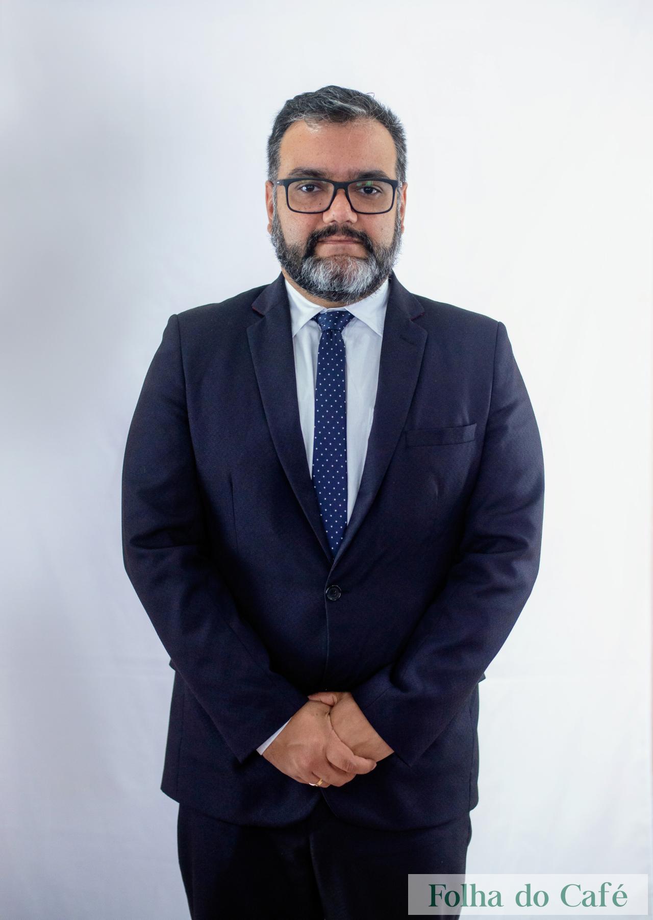 Coliseu de bolso: 12 anos de idade, “atipicidade” e o Brasil em modo linchamento virtual