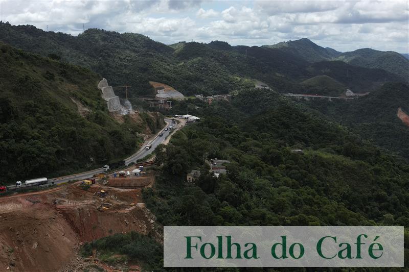 Desmontes de rochas na Serra das Araras continua essa semana