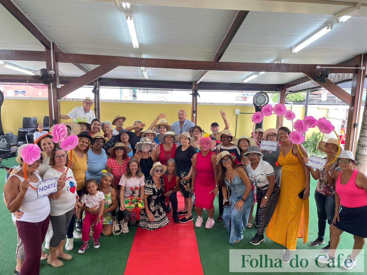 Maricá: Casa do Idoso celebra mês da mulher com desfile de chapéus no Centro