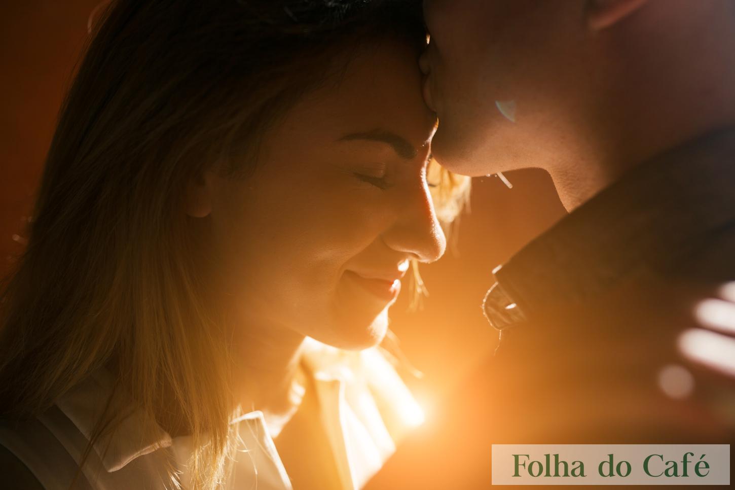 Mulheres têm preferido homens mais maduros diante do avanço do conservadorismo dos jovens