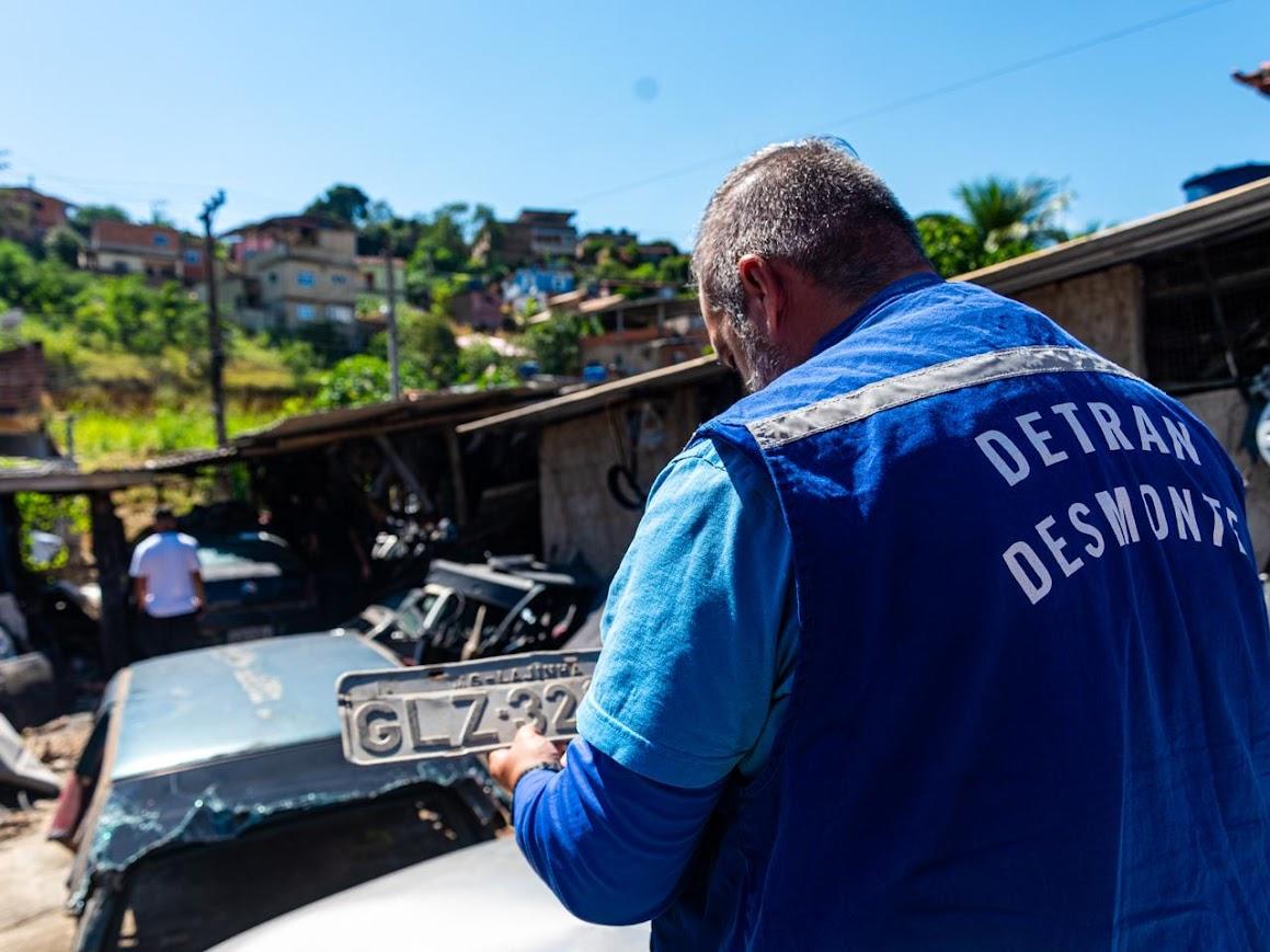 Operação Desmonte: força-tarefa do Governo do Estado interdita dois ferros-velhos em Três Rios