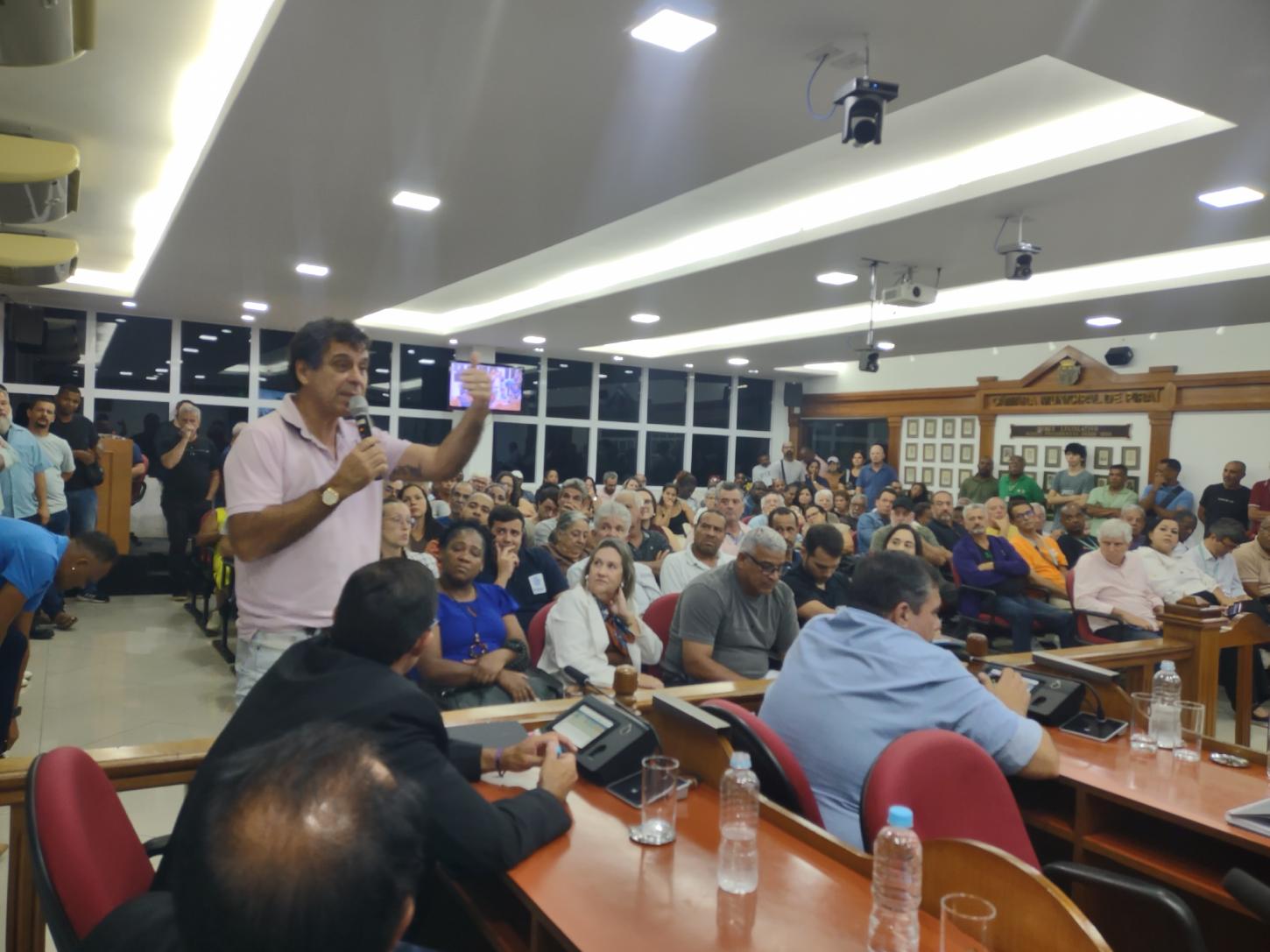 Um dia histórico - População lotou a Câmara de Vereadores em audiência pública com a Light