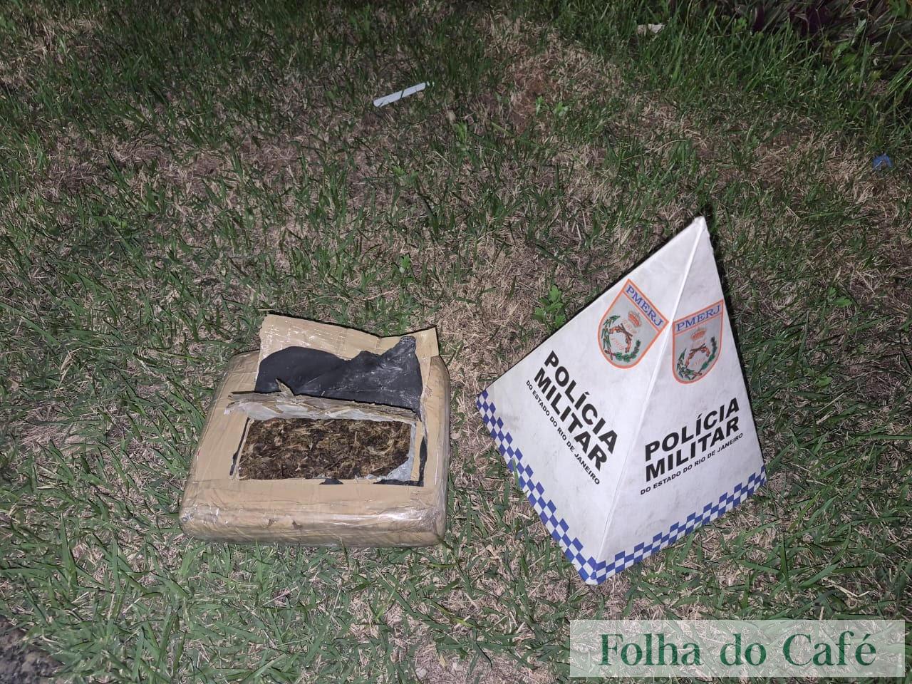 Mulher é presa com tablete de maconha às margens da Via Dutra em Piraí após abordagem policial