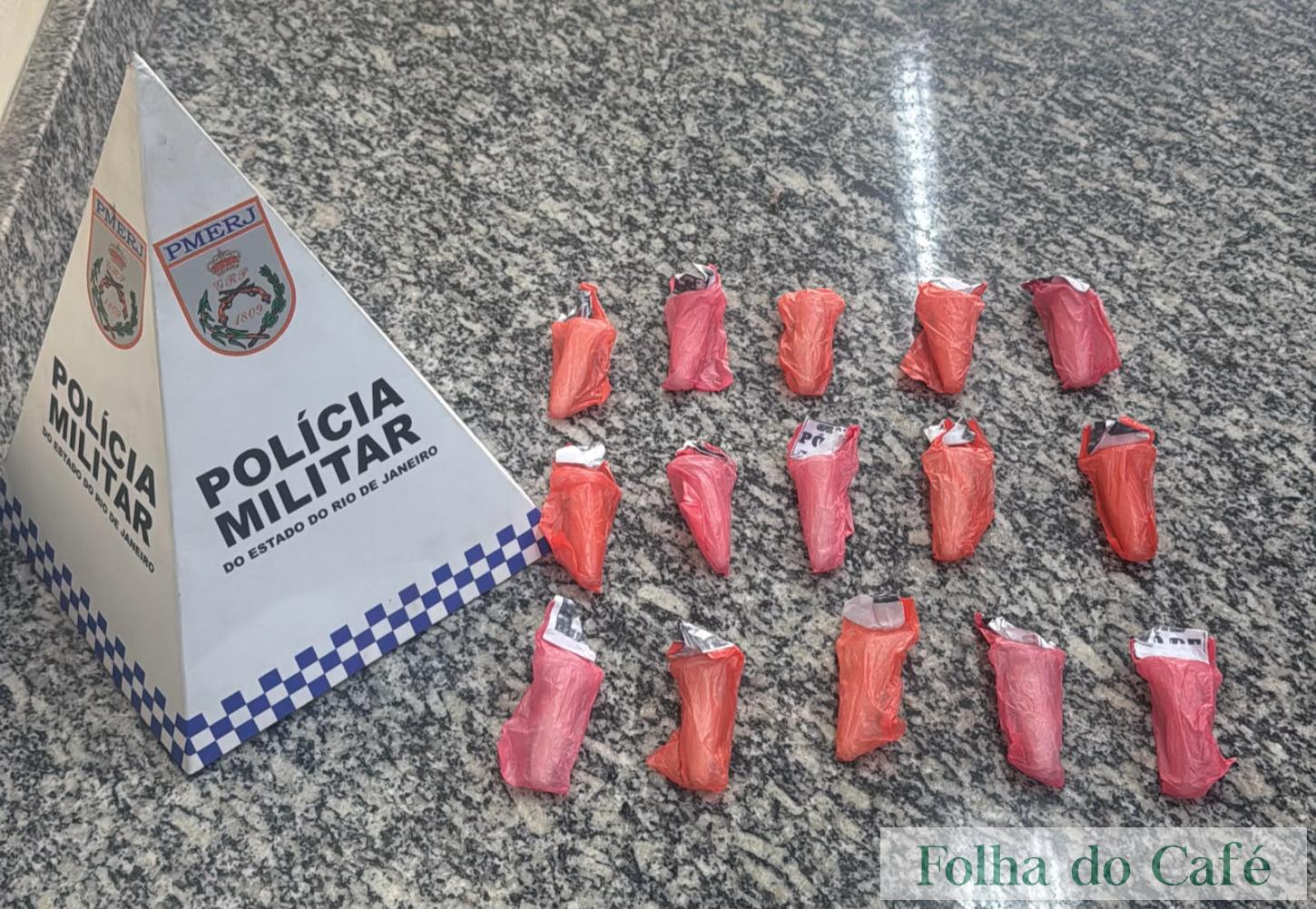 Barra do Piraí - Polícia Militar apreende 15 eppendorfs de cocaína em buscas no bairro Vila Helena