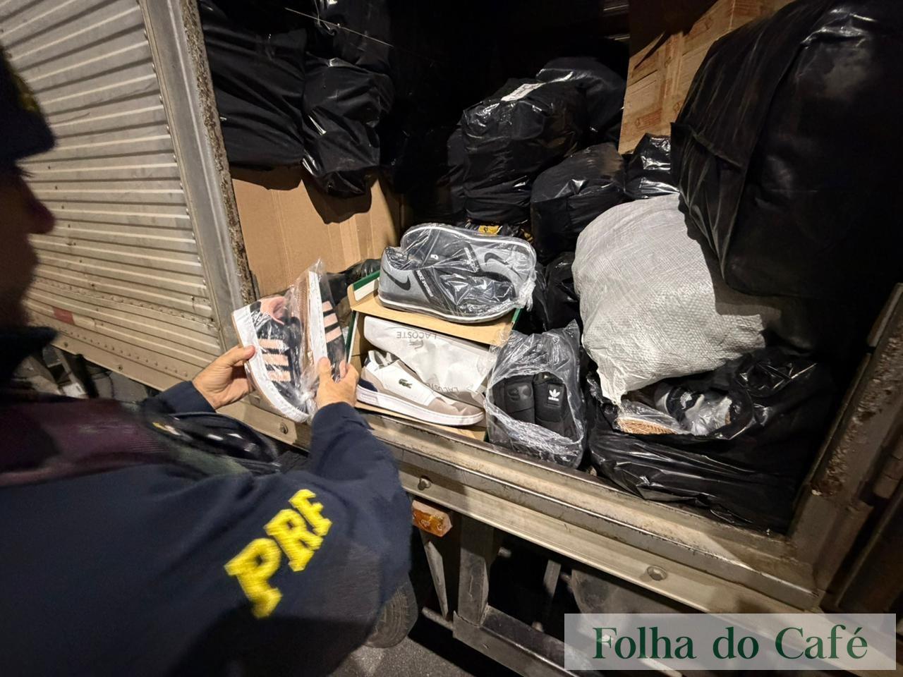 Lorena - PRF apreende grande quantidade de produtos falsificados 