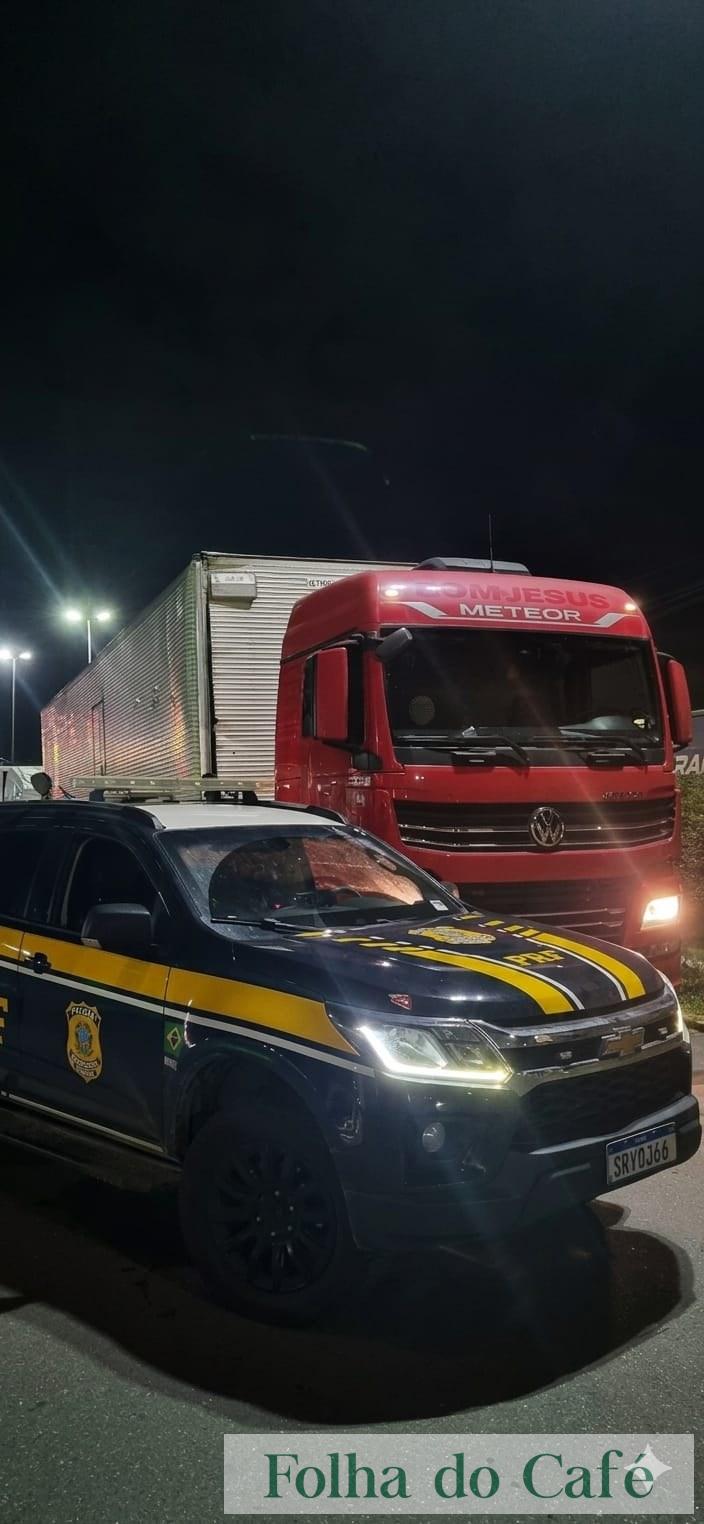 PRF apreende caminhão adulterado em Itatiaia