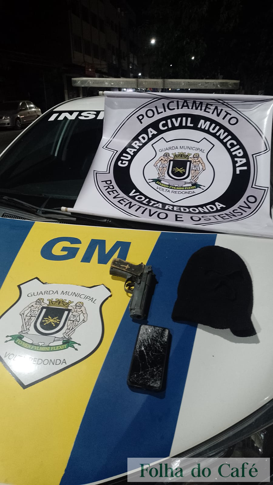 Homem embriagado e sem CNH é preso com réplica de pistola e touca ninja próximo à Guarda Municipal de Volta Redonda
