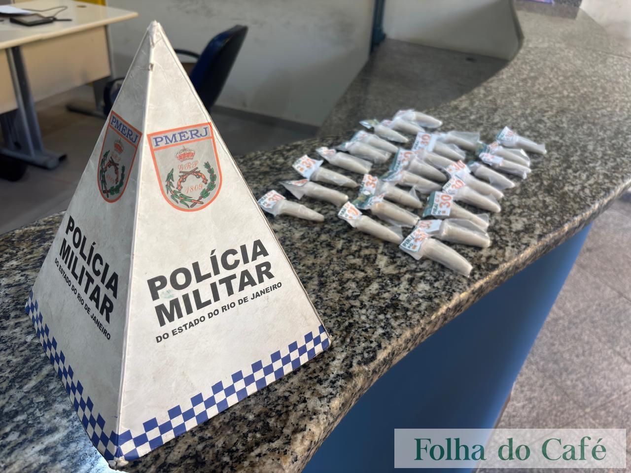 Piraí - Polícia Militar apreende 26 pinos de cocaína após denúncia em Arrozal