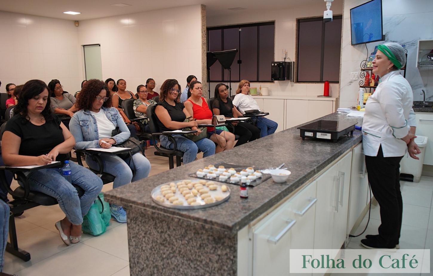 Casa do Empreendedor de Volta Redonda promove capacitação na área de confeitaria para mulheres