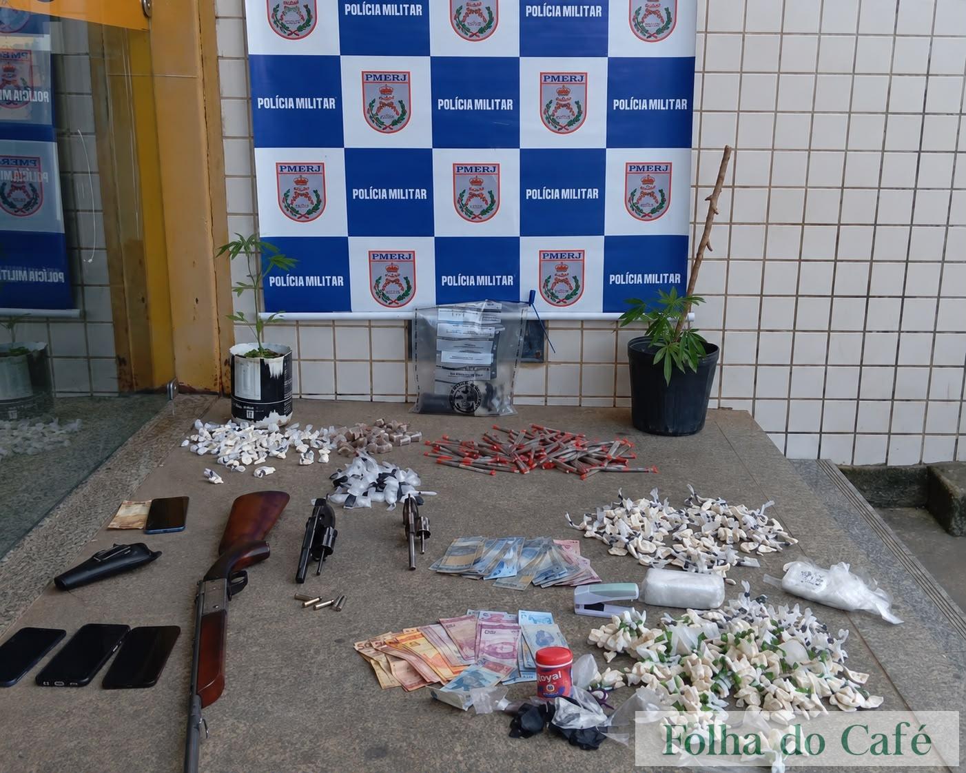 Operação da Polícia Militar apreende armas, drogas e munições em Miguel Pereira