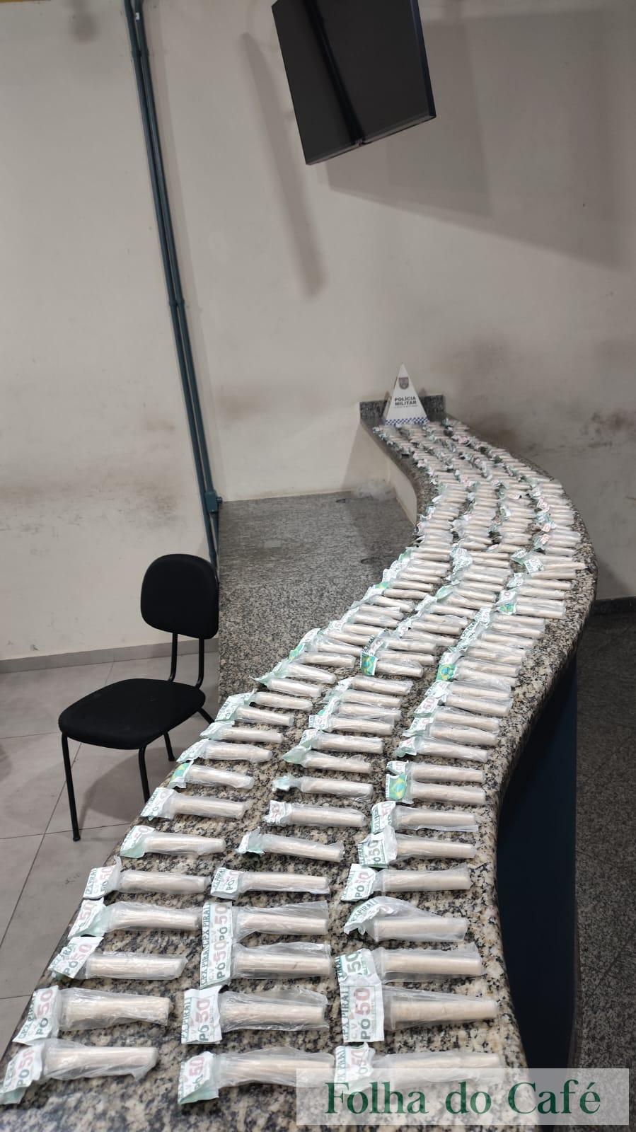 Piraí - Polícia apreende 283 pinos de cocaína escondidos em bananeiral 