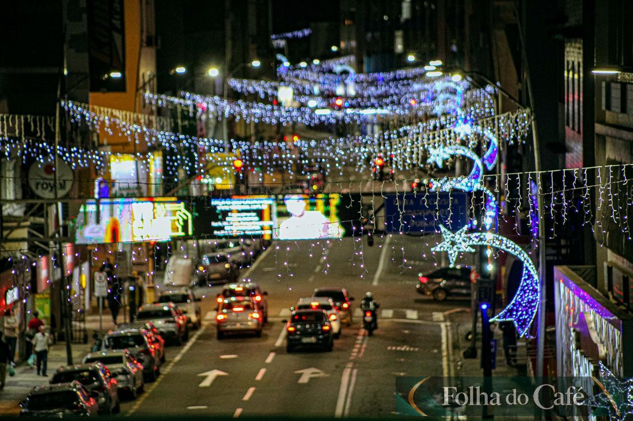 Iluminação de Natal chega a novos pontos de Volta Redonda