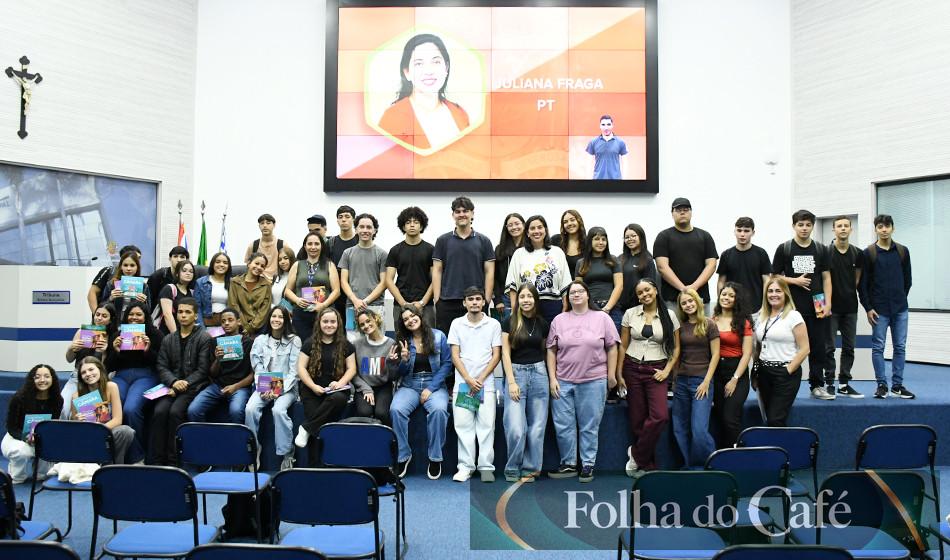 Programa Visite a Câmara recebe mais de 100 estudantes em outubro