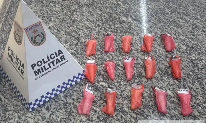 Barra do Piraí - Polícia Militar apreende 15 eppendorfs de cocaína em buscas no bairro Vila Helena