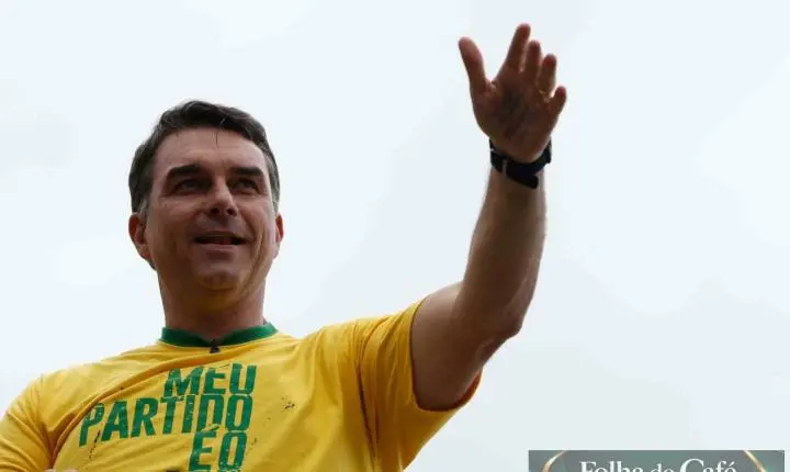 Flávio Bolsonaro lidera corrida presidencial com 52% dos votos válidos