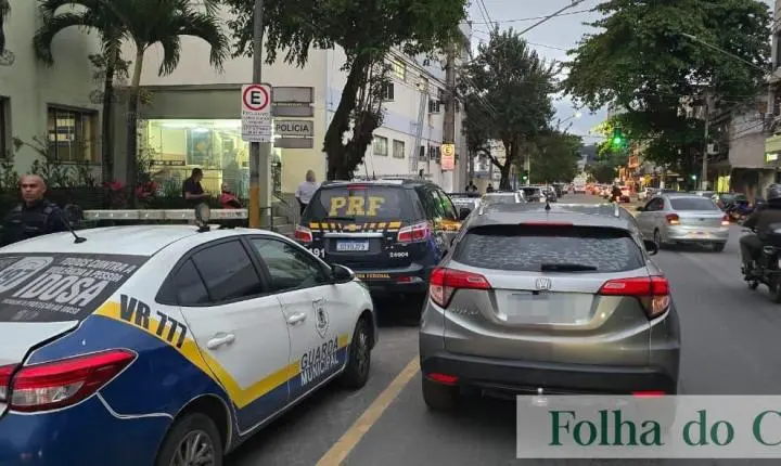Guarda Municipal de Volta Redonda e PRF prendem motorista e apreendem carro clonado
