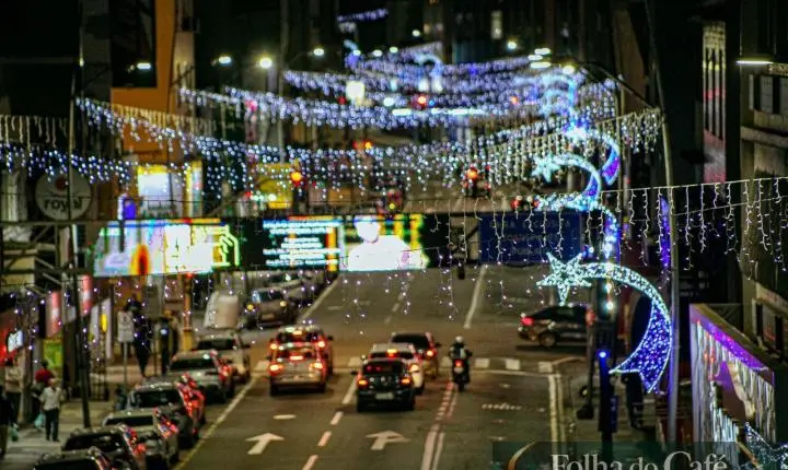 Iluminação de Natal chega a novos pontos de Volta Redonda
