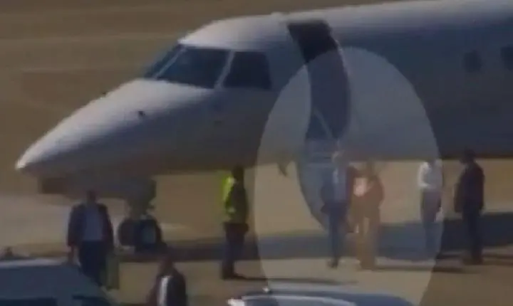 Moraes aparece em vídeo desembarcando de jatinho ligado a Vorcaro após negar viagem