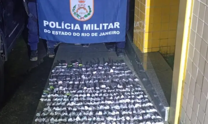 Polícia apreende drogas escondidas em tonéis enterrados em área de mata no bairro Prefeitura