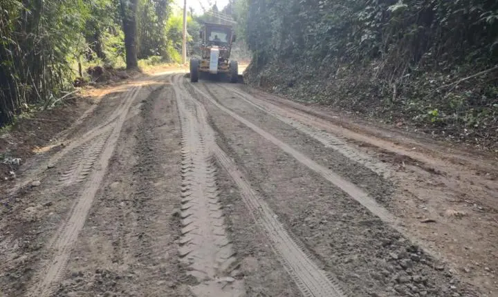 Prefeitura de Piraí intervém na RJ-141 e realiza manutenção emergencial em estrada estadual após matéria da Folha do Café
