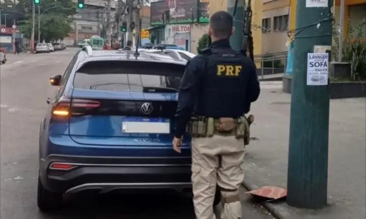 PRF recupera veículo roubado