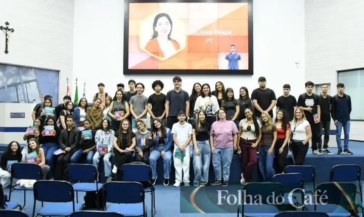 Programa Visite a Câmara recebe mais de 100 estudantes em outubro