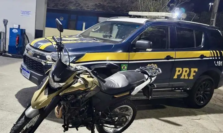 Três Rios - PRF apreende veículo adulterado