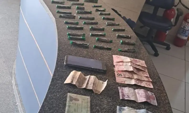 Valença - GAT apreende drogas e conduz suspeitos por tráfico
